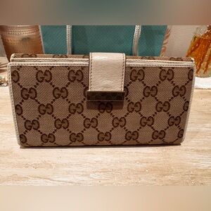 Gucci Brown/Tan Monogram Canvas Clutch Wallet with Cream Trim
